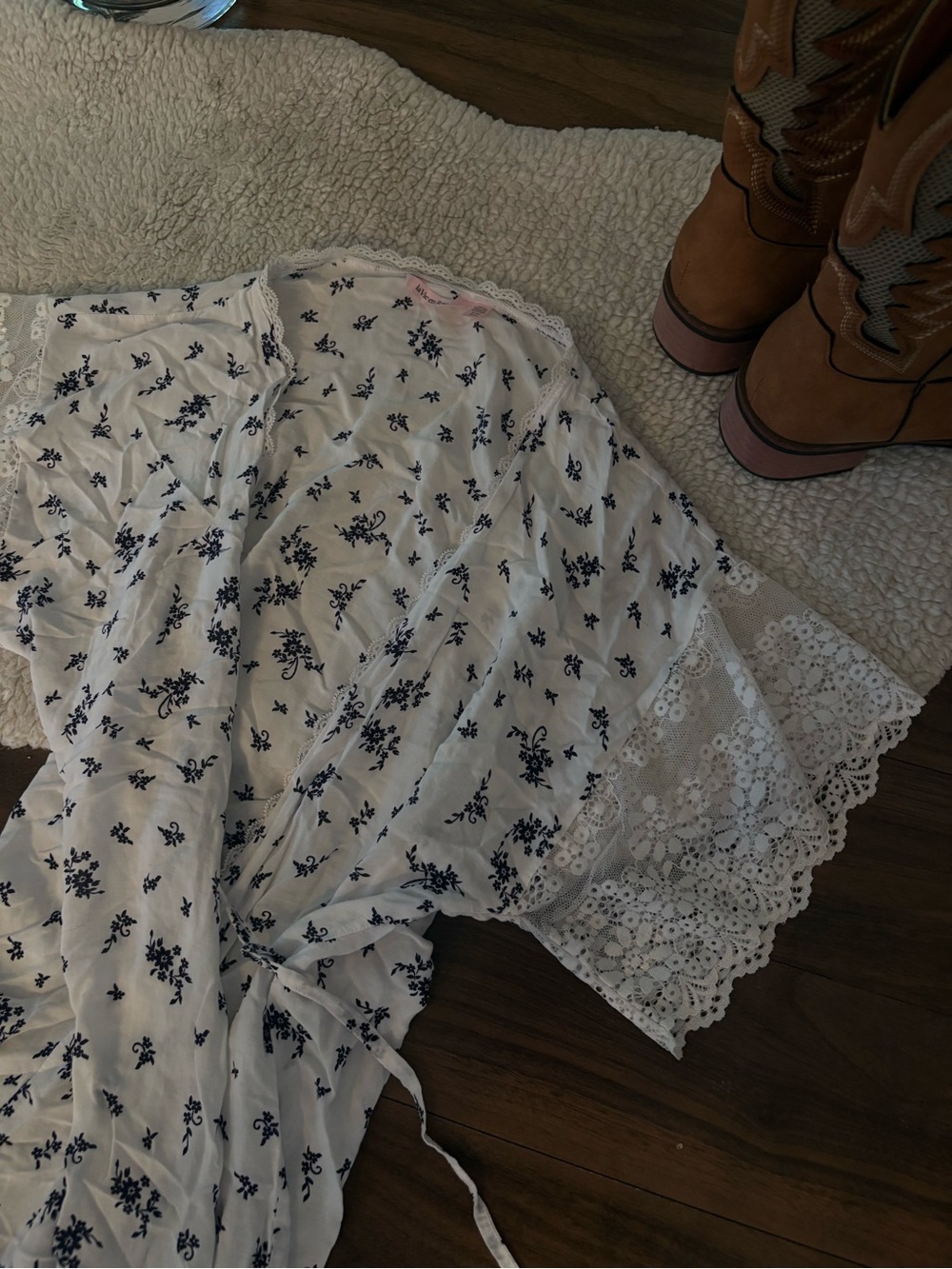 🤍LA VIE EN ROSE FLORAL WRAP ROBE - Picture 4 of 4